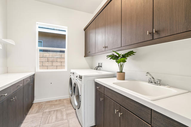 1325 Passage Street, Palm Springs CA: https://media.crmls.org/mediaz/c38fea36-095e-4ff1-8b5b-49e72ebd428a.jpg