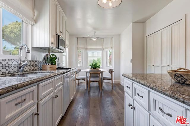 4417 Campbell Drive, Los Angeles CA: https://media.crmls.org/mediaz/c3902b65-e81a-44bb-9fdf-de42867efe4f.jpg