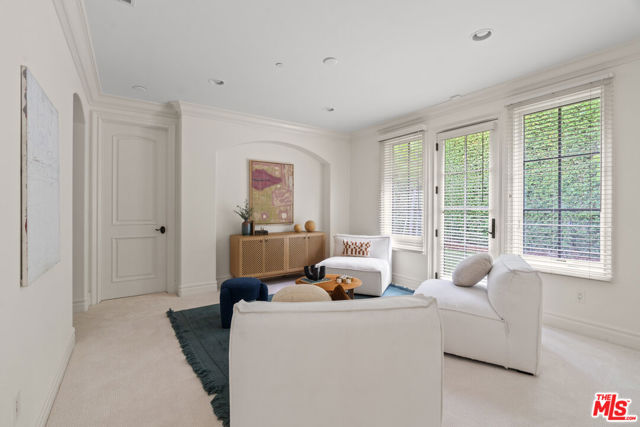 3697 Benedict Canyon Lane, Sherman Oaks CA: https://media.crmls.org/mediaz/c39049f4-9d45-4a90-b746-c417c4852d18.jpg