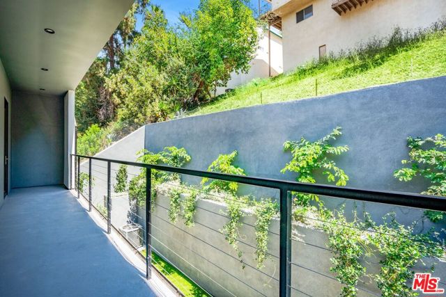 1046 Oban Drive, Los Angeles CA: https://media.crmls.org/mediaz/c3905e7b-cb77-4a1b-9a41-872a9a2ed8a1.jpg