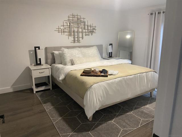 455 Glenncrest Dr, Solana Beach CA: https://media.crmls.org/mediaz/c3916b11-76fd-434b-ac6a-d33ae3af9342.jpg