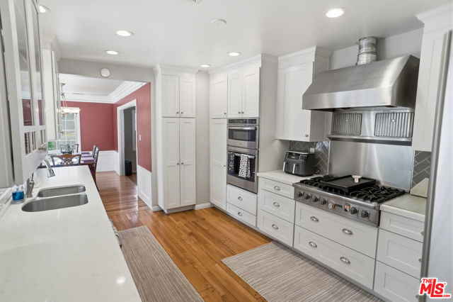 1816 Rosita Drive, Glendale CA: https://media.crmls.org/mediaz/c392b0a7-e0fc-4c0d-a983-25ce8e3597e7.jpg