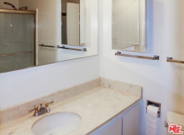 800 W 1st Street, Los Angeles CA: https://media.crmls.org/mediaz/c392dea2-0dde-4190-8e4d-baabba201695.jpg