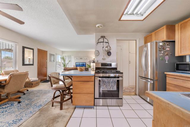 462 Carnation Avenue, Imperial Beach CA: https://media.crmls.org/mediaz/c3934488-2590-4aee-a1cc-0c88afdd8aa7.jpg