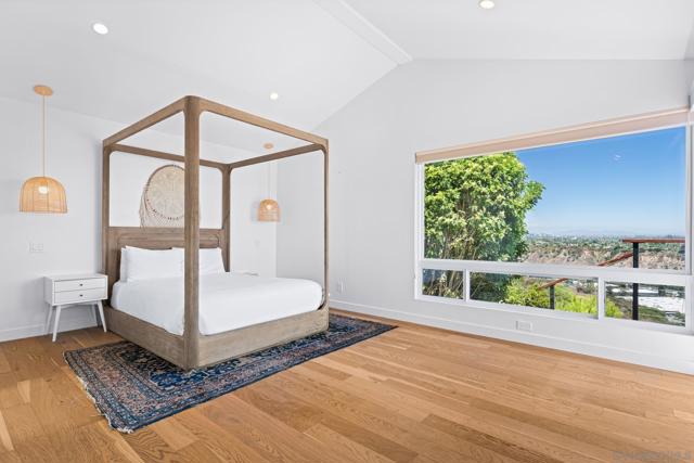 5745 Soledad Mountain Road, La Jolla CA: https://media.crmls.org/mediaz/c393e01c-8657-4d64-902f-a294b9538dd4.jpg