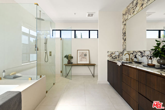 8732 Rangely Avenue, West Hollywood CA: https://media.crmls.org/mediaz/c3958e0f-e5f8-468f-b9b3-f9094ef91e2a.jpg