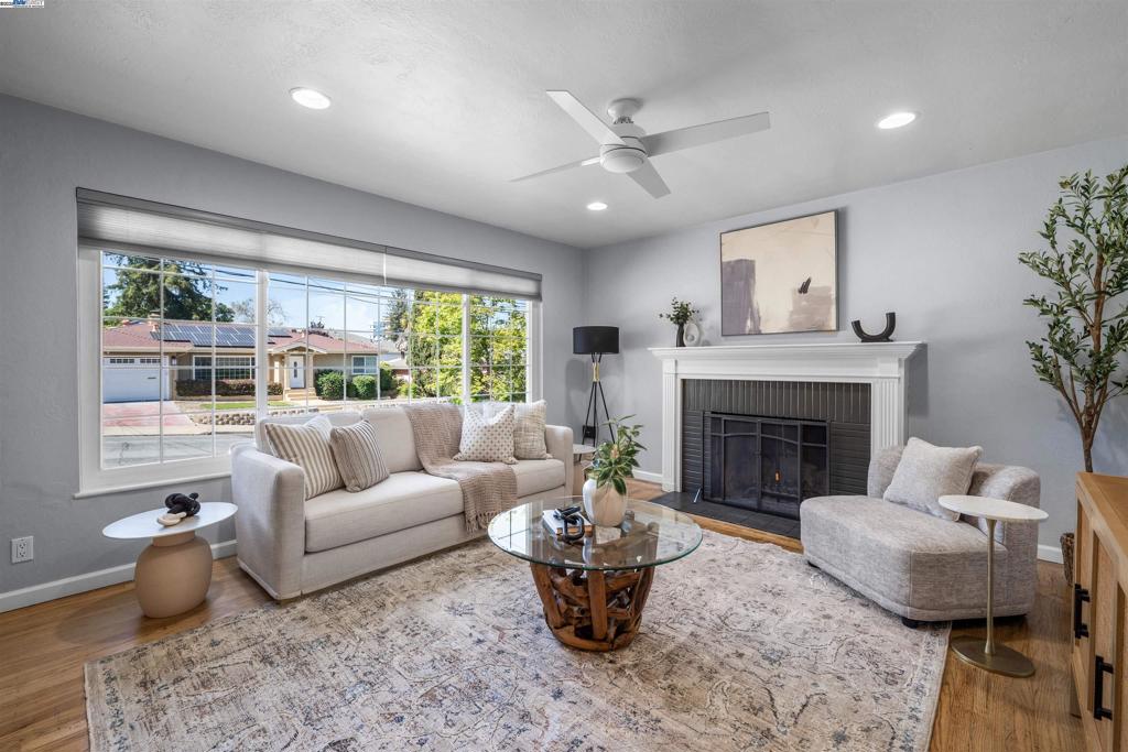 2457 San Carlos Ave