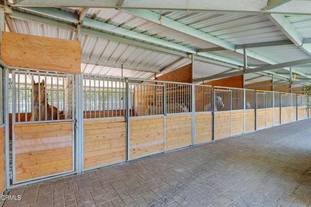 12-web-or-mls-12 - Horse Stables