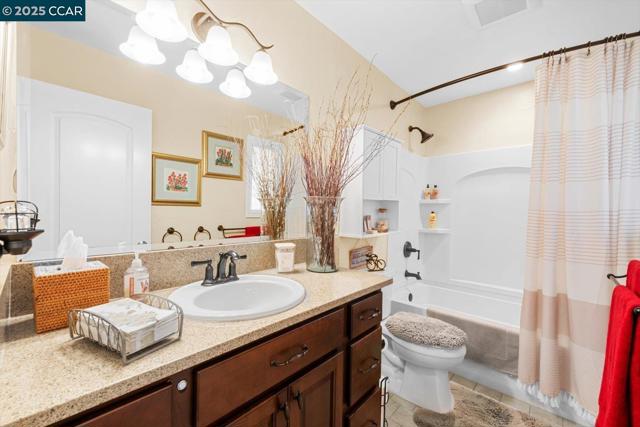 3121 Del Oceano Dr, Lafayette CA: https://media.crmls.org/mediaz/c3962ada-bee7-4e7f-a1b1-065e1c64f994.jpg