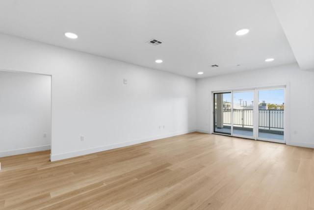 560 El Camino Real, San Carlos CA: https://media.crmls.org/mediaz/c3971d66-3bfd-4b91-8029-4ab676ea1e0c.jpg