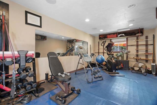 Outdoor work-out room