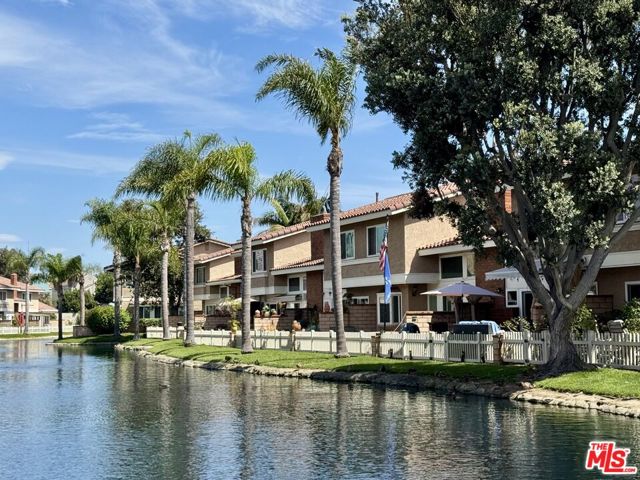 7756 Sailboat Circle, Huntington Beach CA: https://media.crmls.org/mediaz/c3979731-09c3-4875-b63c-09760fc5d023.jpg