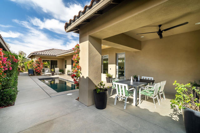 80034 Champions Way, La Quinta CA: https://media.crmls.org/mediaz/c397b8e5-1002-4ec4-bcb6-c1ed6afb2940.jpg