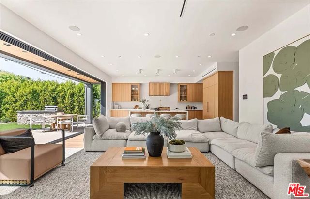 4453 Gentry Avenue, Valley Village CA: https://media.crmls.org/mediaz/c397c102-430a-4b2a-a9f6-bfeda76673f7.jpg