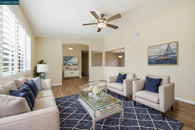 304 Lion Valley Rd, Escondido CA: https://media.crmls.org/mediaz/c3981028-e50a-4804-ab21-a77bab913ce7.jpg