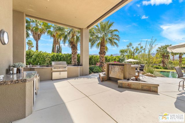 4 Paradise Cove Court, Rancho Mirage CA: https://media.crmls.org/mediaz/c3990a80-01db-49b2-b6a4-c632398c0116.jpg