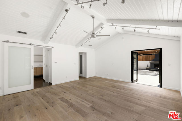 2425 Rinconia Drive, Los Angeles CA: https://media.crmls.org/mediaz/c3994a7d-8e39-47de-bee9-e111b02bde26.jpg