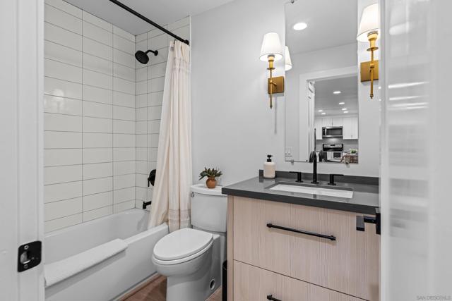 510 Camino De La Reina, San Diego CA: https://media.crmls.org/mediaz/c399dca7-524f-4126-b2c1-166180f333e2.jpg