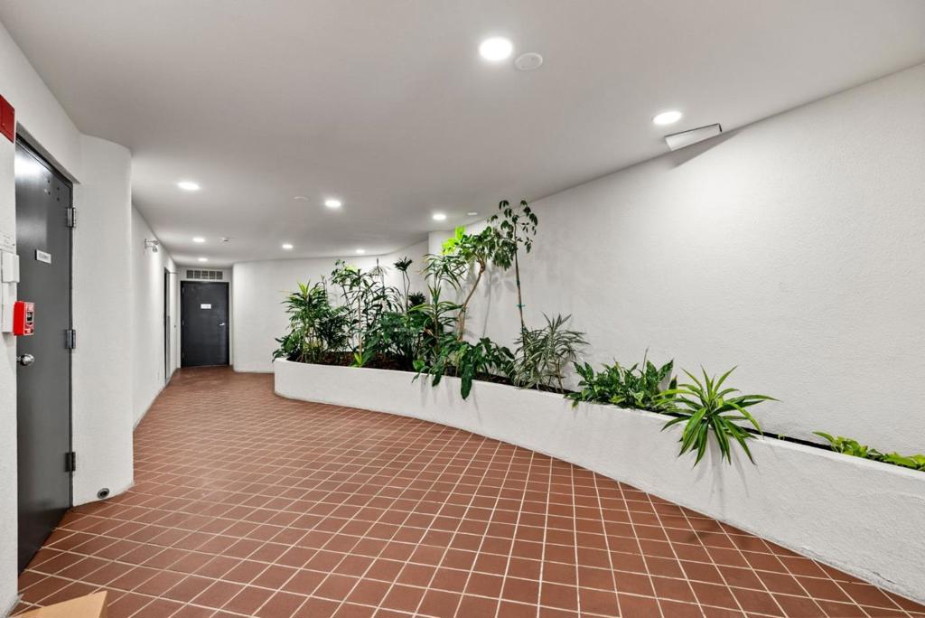 https://media.crmls.org/mediaz/c399e732-87f8-41c7-9515-056711dea9cf.jpg?preset=X-Large