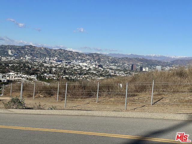 4244 Duquesne Avenue, Culver City CA: https://media.crmls.org/mediaz/c39a0621-b5e3-497f-827d-7cf4feae0c2f.jpg