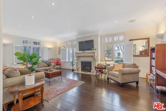 308 N Sycamore Avenue, Los Angeles CA: https://media.crmls.org/mediaz/c39a0a70-0489-4b97-9ed5-d9e47af5d5ad.jpg