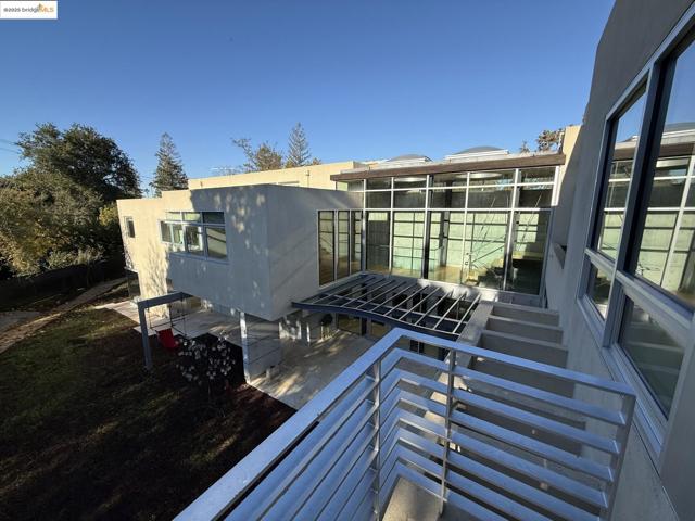 4000 Manzana Lane, Palo Alto CA: https://media.crmls.org/mediaz/c39a2807-b4d0-4c7a-9983-9592034d29e0.jpg