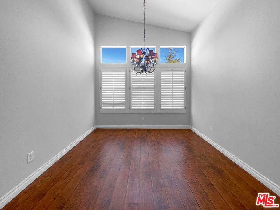 https://media.crmls.org/mediaz/c39a3763-db64-478e-a293-b292fab2f5ca.jpg?preset=X-Large