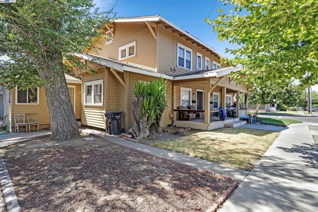 1241 Parker Ave, Tracy CA: https://media.crmls.org/mediaz/c39a6990-333f-4bdd-bb13-68f9ae703f4f.jpg