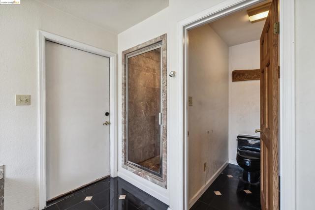 2335 Tunnel Rd, Oakland CA: https://media.crmls.org/mediaz/c39ac5e2-806e-4c97-af1b-c26d165a9461.jpg
