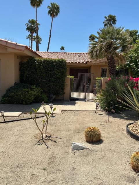 73133 Skyward Way, Palm Desert CA: https://media.crmls.org/mediaz/c39ad7e0-9b65-472c-9d63-eb2aa459b9bc.jpg