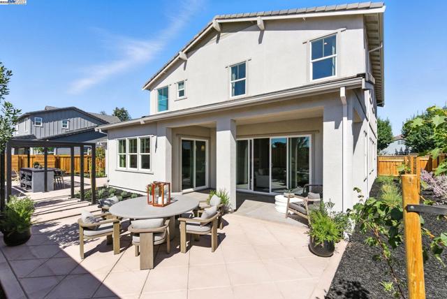 1685 Arione Street, Brentwood CA: https://media.crmls.org/mediaz/c39aeb72-9204-4feb-a5bc-8abf066c5e36.jpg