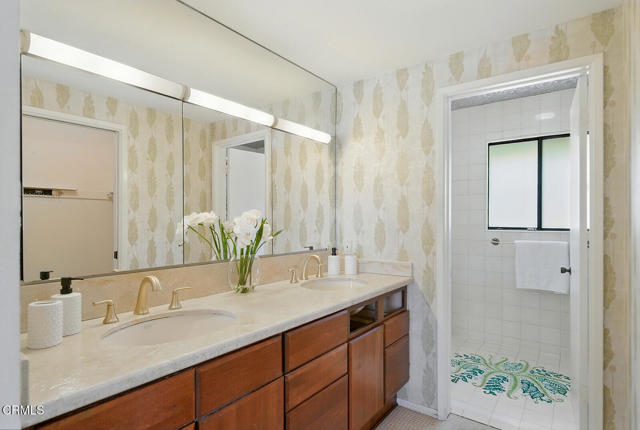 3121 Kingridge Way, Glendale CA: https://media.crmls.org/mediaz/c39b0cf6-14cb-4fcc-ab50-dfc62b90a2c8.jpg