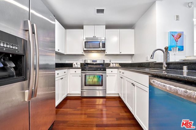 906 S Serrano Avenue, Los Angeles CA: https://media.crmls.org/mediaz/c39b0faa-4b86-4c44-836d-9d8ffafc10d1.jpg