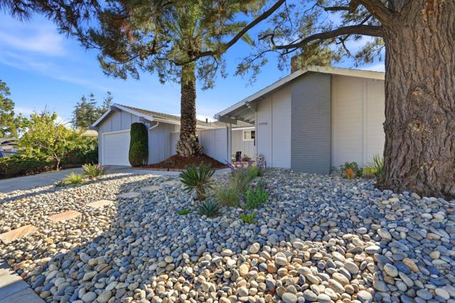 19990 Pear Tree Lane, Cupertino CA: https://media.crmls.org/mediaz/c39be0ec-1255-4e4c-82ed-d513fd05da00.jpg