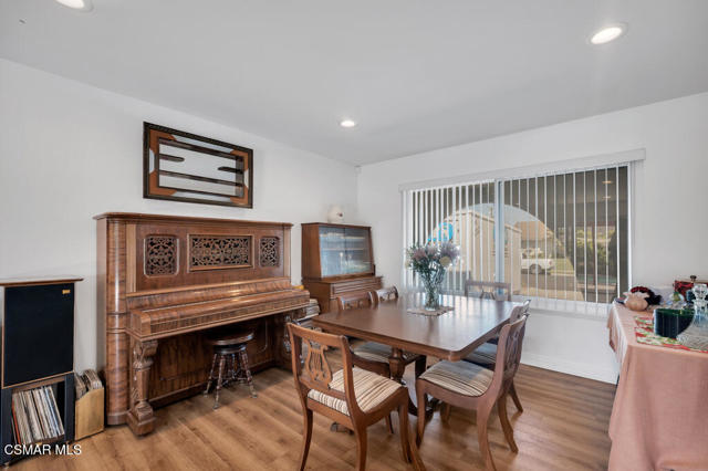 3064 Galena Avenue, Simi Valley CA: https://media.crmls.org/mediaz/c39dfa46-ccb1-419f-aade-a15ce4cac821.jpg