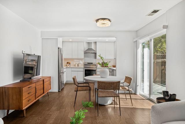 851 Peary Lane, Foster City CA: https://media.crmls.org/mediaz/c39e32ac-ce08-45cc-a6fb-4b7b3fc8bf8a.jpg