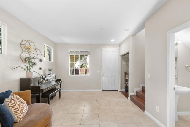 Detail Gallery Image 13 of 40 For 914 Mira Lago Way, San Marcos,  CA 92078 - 3 Beds | 2/1 Baths