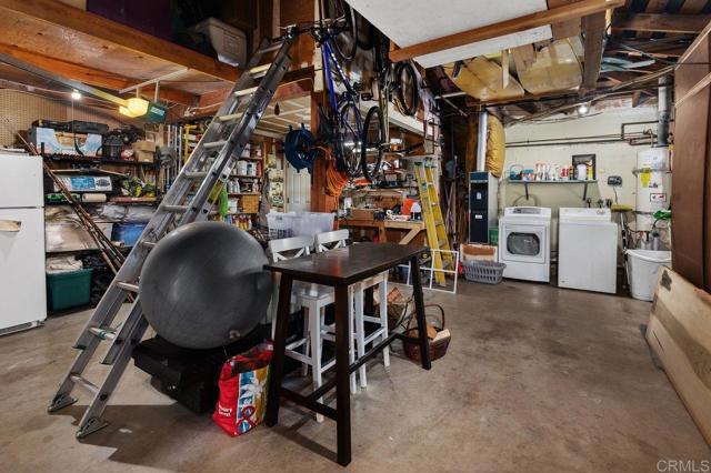 5448 Noah Way, San Diego CA: https://media.crmls.org/mediaz/c39ea5c3-3663-4aae-8cbf-d224f7354cb9.jpg