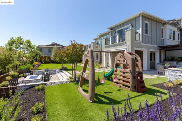 63 Tomcat Way, Orinda CA: https://media.crmls.org/mediaz/c39ea8b7-4739-4c2d-ab06-7ab65a8deabe.jpg