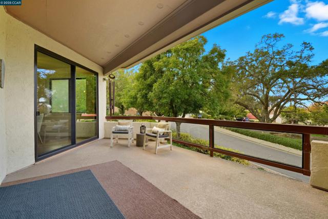 3711 Terra Granada Dr, Walnut Creek CA: https://media.crmls.org/mediaz/c39eefc0-bb69-449e-a981-c0d4f3e98191.jpg