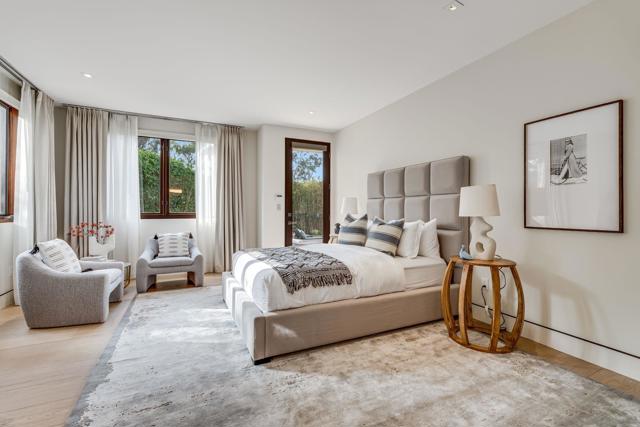 8070 La Jolla Scenic Dr N, La Jolla CA: https://media.crmls.org/mediaz/c39f1b7b-d01f-4fb8-8654-8259a3e2bdcb.jpg