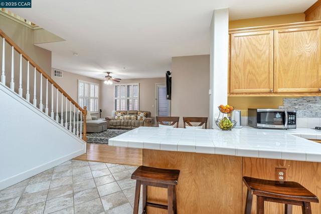 2036 Serra Ln, Hercules CA: https://media.crmls.org/mediaz/c3a00789-3435-4b43-b27e-97f75dfda7f9.jpg