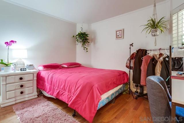 7560 Eads Ave, La Jolla CA: https://media.crmls.org/mediaz/c3a00c46-28dd-4887-a751-391e0e27c064.jpg