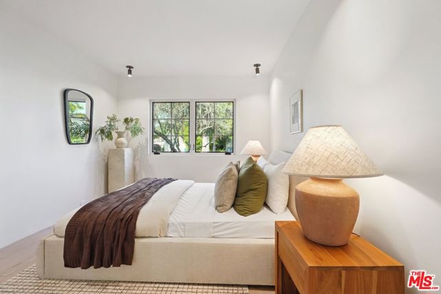 4539 Atoll Avenue, Sherman Oaks CA: https://media.crmls.org/mediaz/c3a04f67-dad9-4848-bce0-050ee7f5e848.jpg
