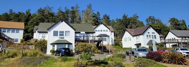 38934 Cypress Way, Gualala CA: https://media.crmls.org/mediaz/c3a0eafd-5aa8-43be-8bb8-a58f0cf3fc61.jpg