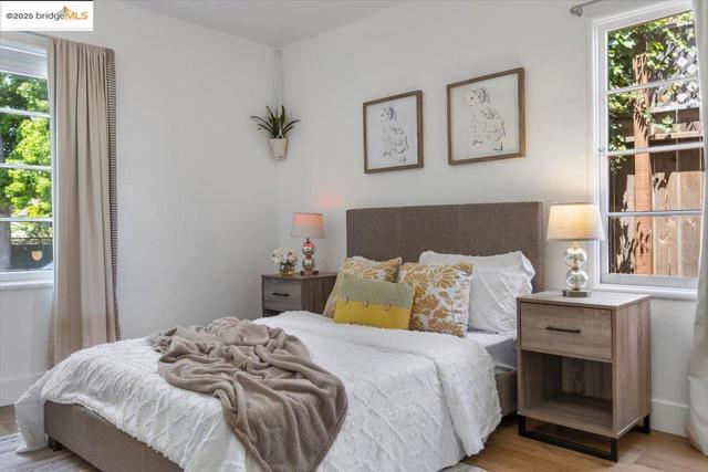 3148 Sylvan Ave, Oakland CA: https://media.crmls.org/mediaz/c3a18705-441d-4e55-8a60-9059adae3581.jpg