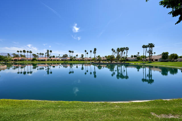 10317 Sunningdale Drive, Rancho Mirage CA: https://media.crmls.org/mediaz/c3a1a61c-5479-4d3a-9d66-c5a5c2a4f550.jpg