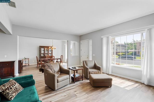 812 Westgate Drive, Vacaville CA: https://media.crmls.org/mediaz/c3a1ec3f-cd96-4029-b2c7-40504786a47f.jpg