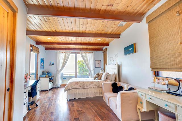 1464 Summit Ave, Cardiff by the Sea CA: https://media.crmls.org/mediaz/c3a39dfa-dd8f-4c66-b110-9eba47414ab5.jpg