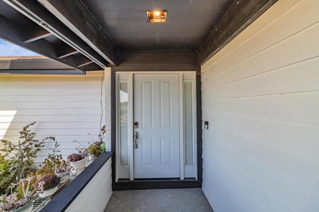 11550 Skyline Boulevard, Oakland CA: https://media.crmls.org/mediaz/c3a3d136-9a60-4f46-bc1c-e6ce792ad89d.jpg